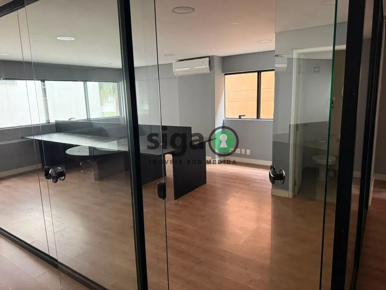 Imagem Conjunto Comercial para Locação com 128m²,no Jardim Paulista,3 salas 4 ,banheiros e Ar condicionado
