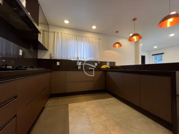 Imagem Venha se encantar com esta incrível casa localizada no prestigiado bairro Vila Nova, em Joinville.