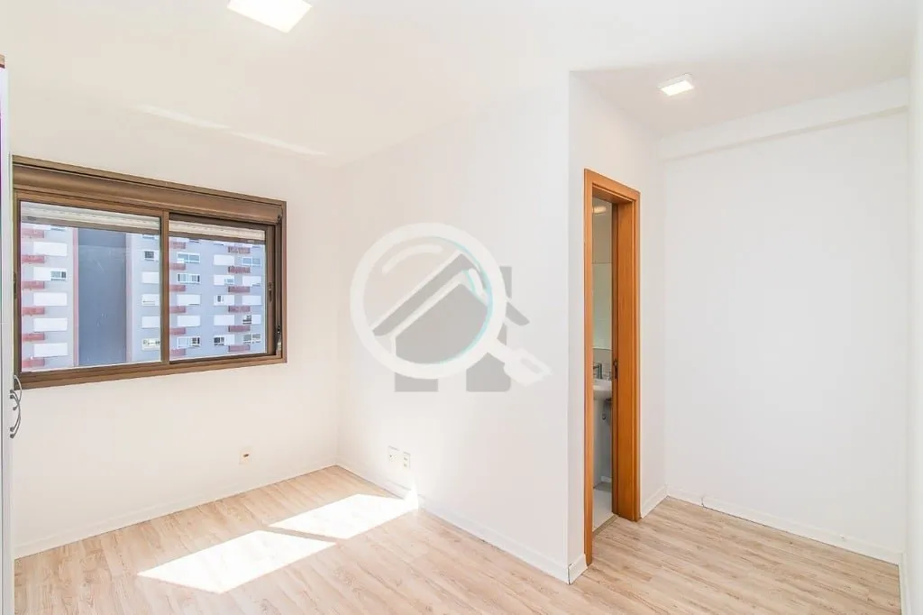 Imagem Apartamento semimobiliado com 61m², 2 dormitórios sendo 1 suíte, 1 vaga! Living para 2 ambientes ...