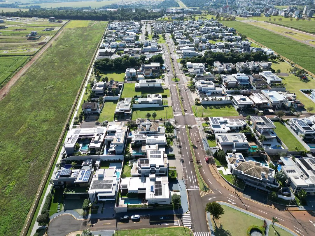 Imagem Sobrado de Luxo com Área de Lazer Completa Condomínio Treviso, Bairro Fag, Cascavel - Venda