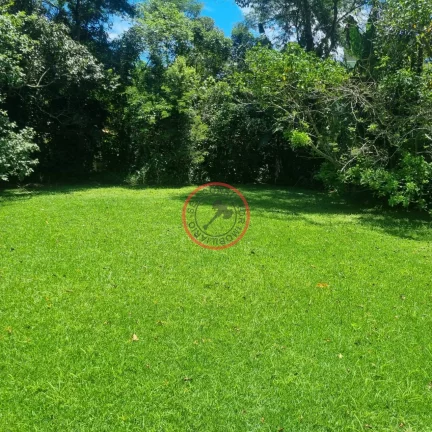 Imagem 2 pequenas Casas na maquinino Bairro MAQUININHA, em um terreno de 700 metros limpo em rua asfaltada , junto a natureza