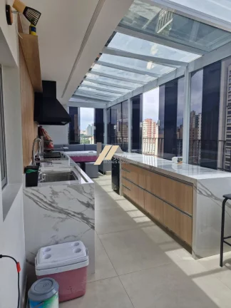 Imagem Cobertura à venda no Cambuí: 5 quartos, 3 suítes, 4 banheiros, 2 vagas de garagem, 175,51 m² de área em Campinas-SP
