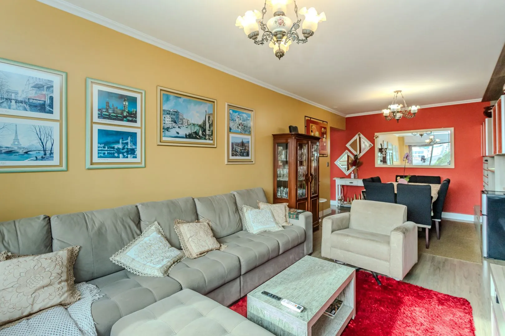 Imagem Apartamento no bairro Menino Deus de 4 dormitórios e vaga