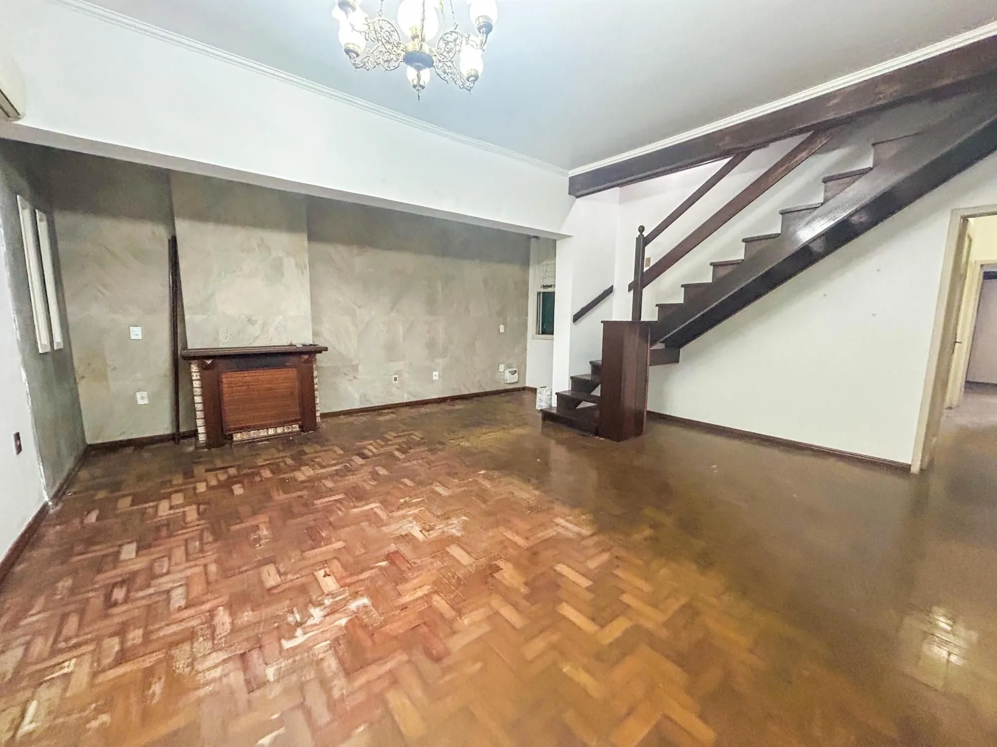 Imagem Casa Residencial com 3 Quartos, sendo 1 suíte e 3 Banheiros, no Bairro Santa Teresa em Porto Alegre, RS