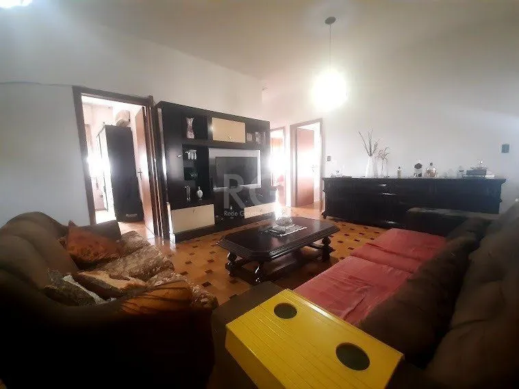 Imagem Casa para Venda - 243m², 3 dormitórios, 5 vagas - Medianeira