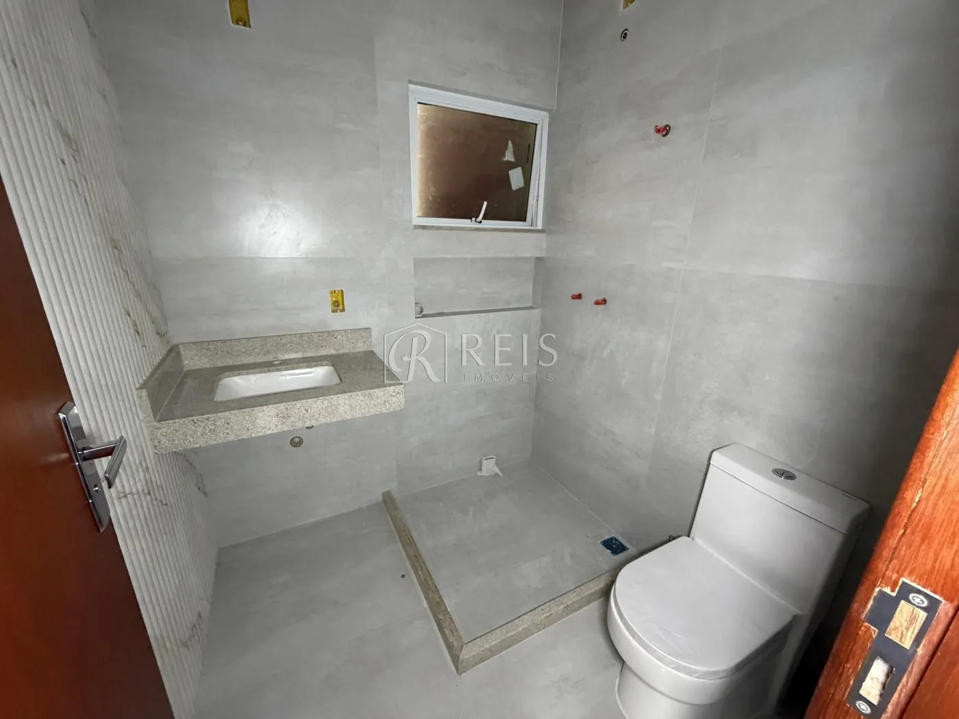 Imagem Casa para Venda em Rio das Ostras, Jardim Mariléa, 3 dormitórios, 1 suíte, 2 banheiros, 2 vagas