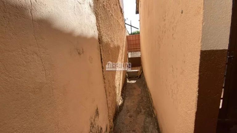 Imagem Excelente Casa à Venda em Uberaba - 2 Dormitórios, 5 Garagens no Bairro Boa Vista