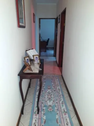 Imagem Imóvel amplo com 3 quartos, sendo 1 suíte, e 4 banheiros no total. garagem para dois autos, sala d...