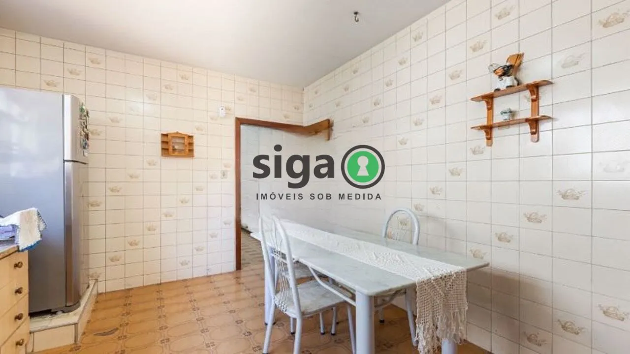 Imagem Sobrado em Perdizes com 248m², 4 quartos e 2 suítes em localização nobre.