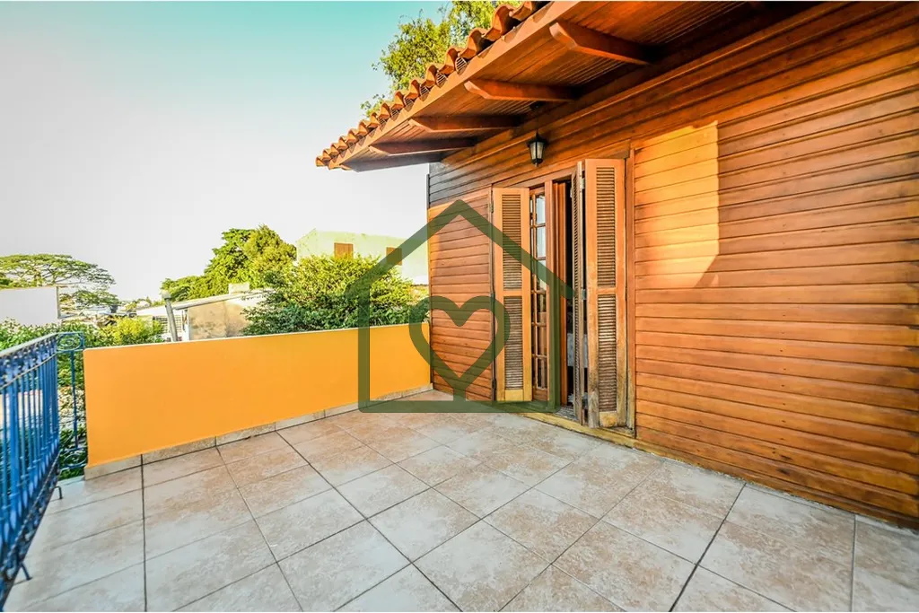 Imagem Descubra o lar dos seus sonhos nesta excepcional casa de condomínio à venda em Porto Alegre, RS. S...