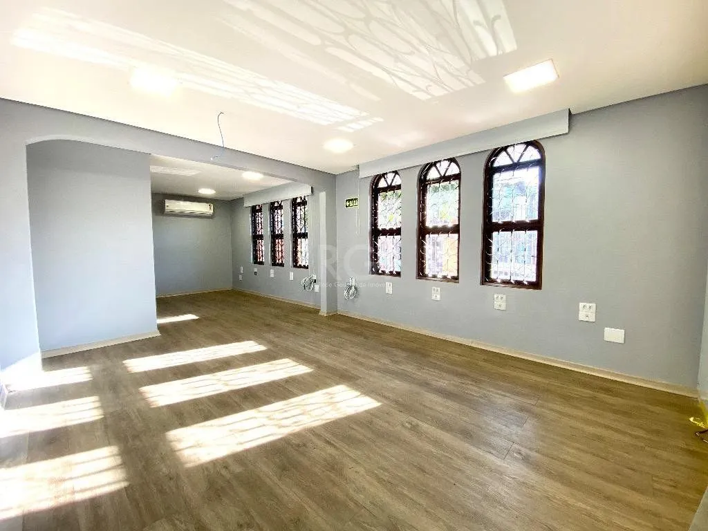 Imagem Excelente Casa Comercial Reformada Para comprar - Partenon - Porto Alegre/RS