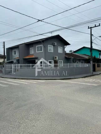 Imagem GEMINADO DE ESQUINA COM PISCINA NO MORRO DO MEIO
