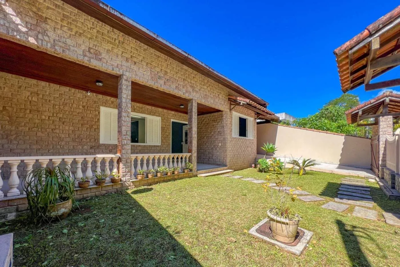 Imagem Casa em Condomínio para Venda em Teresópolis / RJ no bairro Comary
