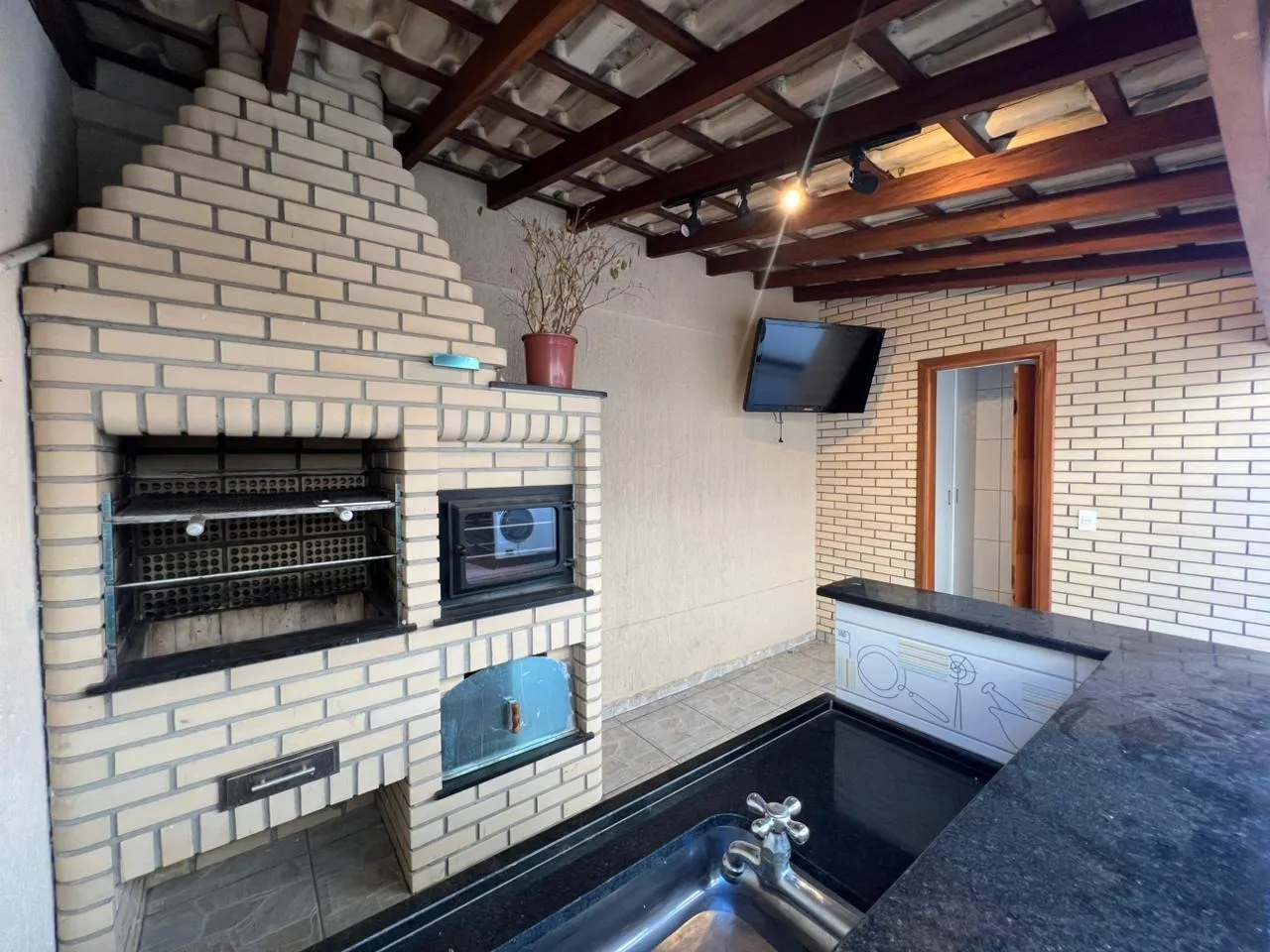 Imagem Linda casa mobiliada no Condomínio Village Salermo de 150m²
