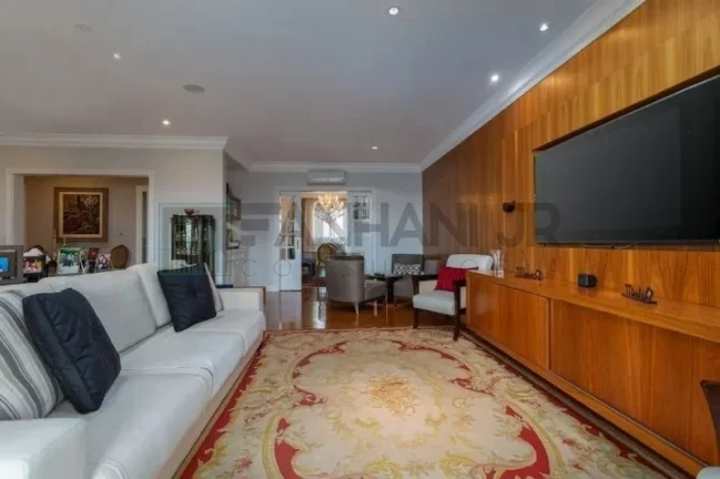 Imagem Venha se encantar com este espetacular apartamento localizado no coração do Jardim Europa, ao lado do Clube Pinheiros e do Shopping Iguatemi. Com 4