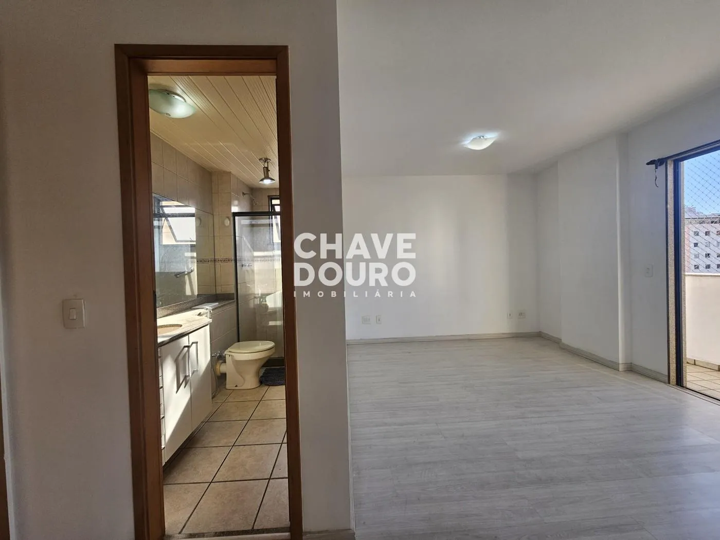 Imagem Apartamento de 2 Quartos (sendo 1 suíte com varanda) + Dependência e 1 Vaga