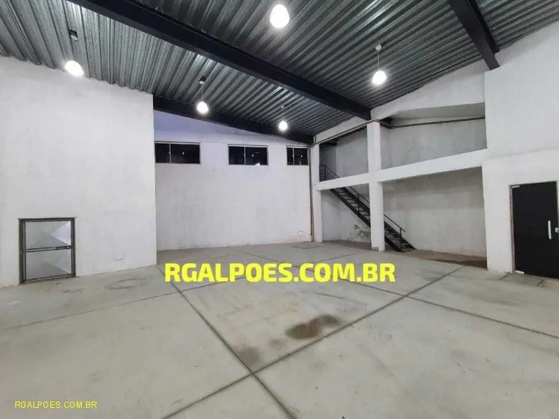 Imagem Galpão para Locação em NOVA IGUAÇU, Jardim Da Posse, 2 banheiros