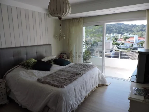 Imagem Casa com 5 dormitórios no bairro Praia dos Amores