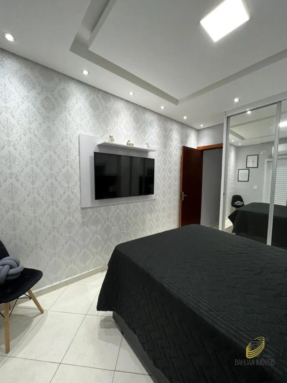 Imagem Imperdível casa à venda em Praia Grande-SP, bairro Melvi, 2 quartos, 1 sala, 2 banheiros, garagem e 73m². Confira!