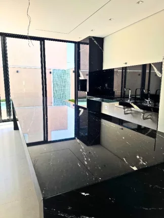 Imagem Casa duplex de alto padrão em condomínio fechado Lagoa Silvana.