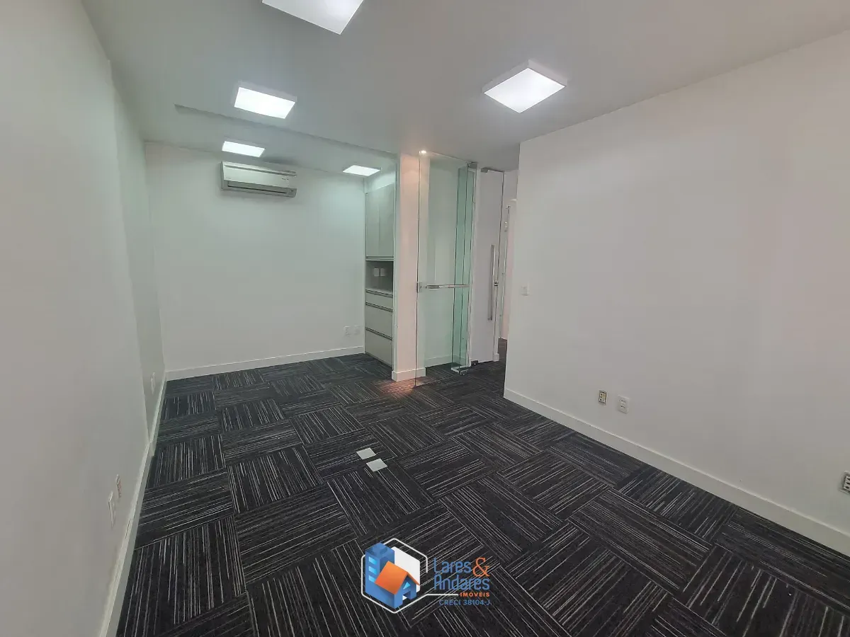 Imagem Conjunto comercial para venda em Cerqueira César, 108m²