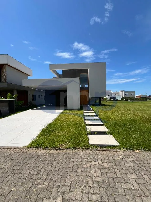 Imagem Casa Nova de Alto Padrao com 4 Suites no Reserva das Aguas - Torres/RS