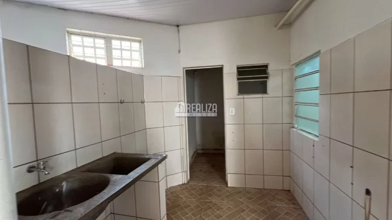 Imagem Casa para alugar no bairro Santa Maria, Uberaba: 2 dormitórios, garagem e mais!