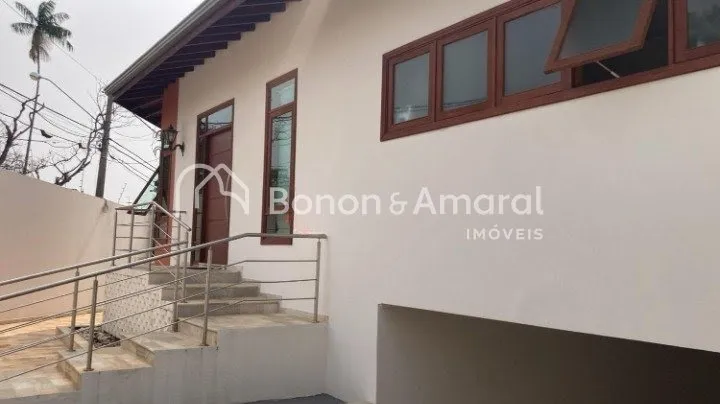 Imagem Casa com 3 Suítes à venda, 275m² - Jardim Chapadão