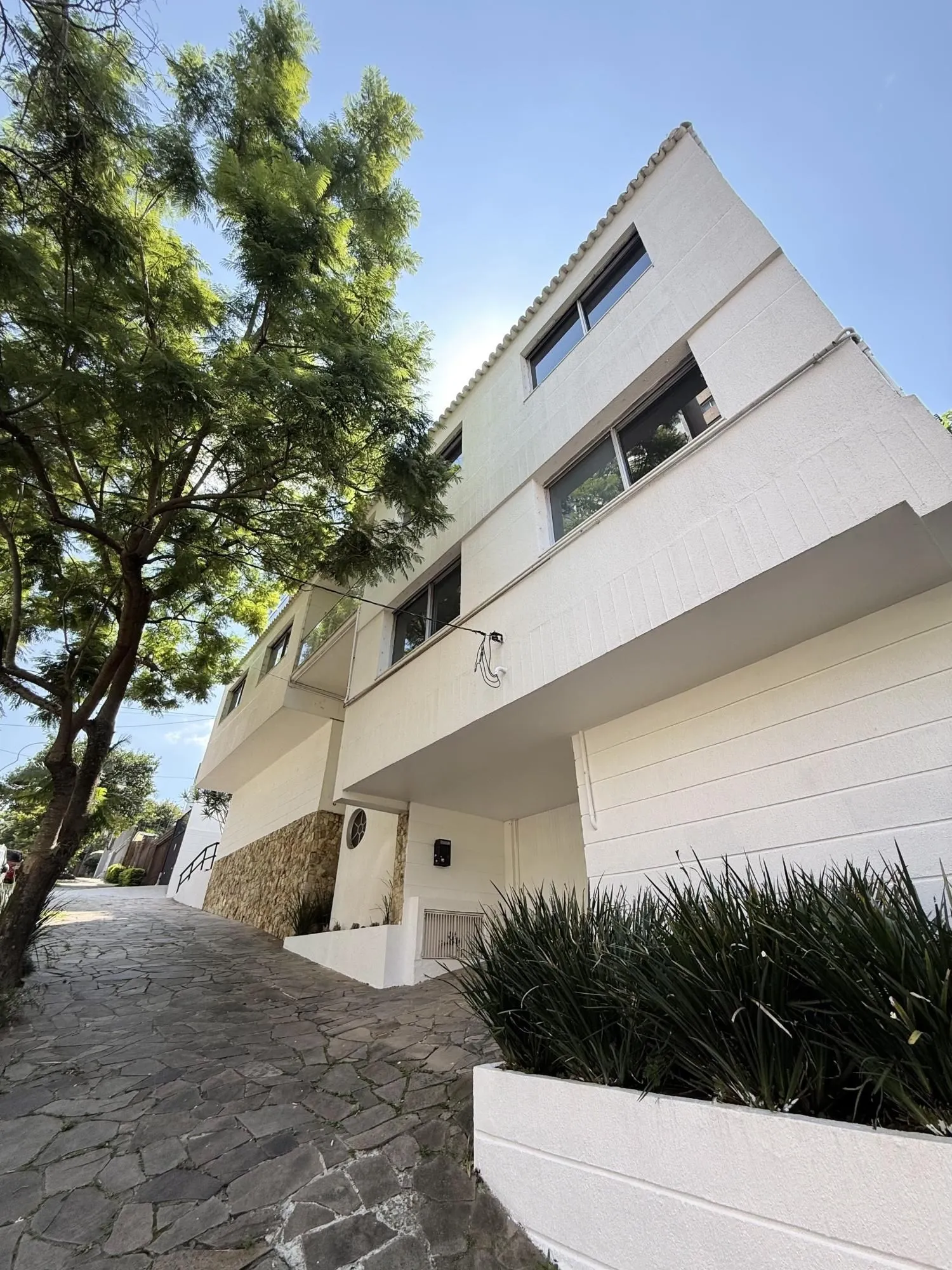 Imagem MÁFFER IMÓVEIS ALUGA - CASA COMERCIAL OU RESIDENCIAL NA AUXILIADORA Rua Marcelo Gama - Bairro Auxiliadora | Porto Alegre/RS