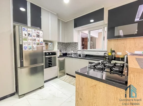 Imagem (Estuda permuta e financiamento) Sobrado Semi mobiliado lindo, 03 suítes, piscina, 06 vagas, em São José dos Pinhais PR