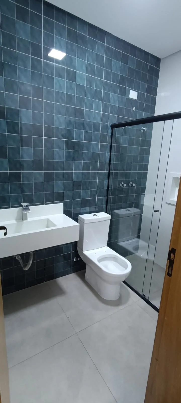 Imagem Casa de Alto Padrão no Condomínio Golden Park ? 225m², 3 Suítes, Piscina e Área Gourmet