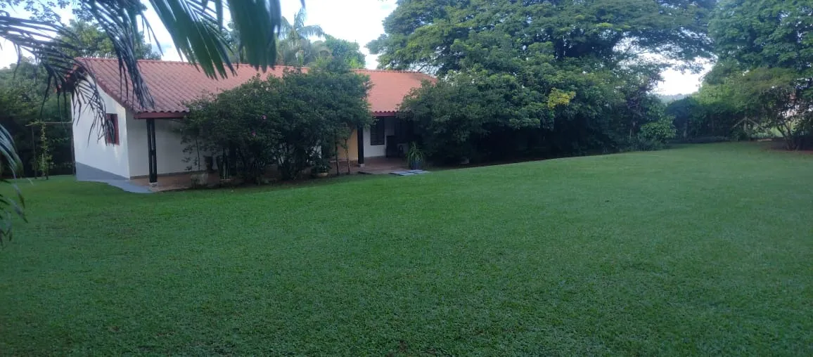 Imagem Chácara de 2.800m² em Araçoiaba da Serra - Casa Térrea com 3 Dormitórios, 1 Suíte e Área Gourmet