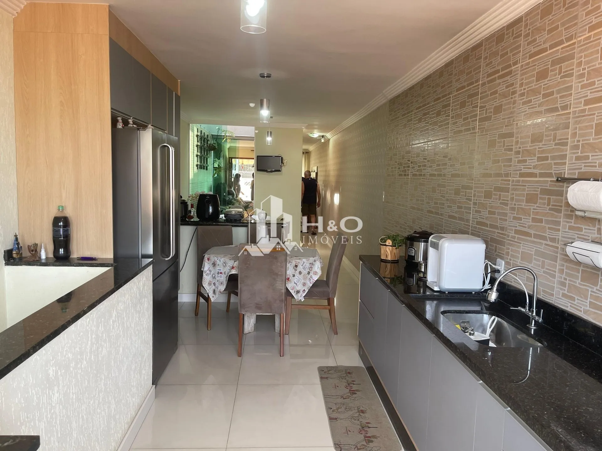 Imagem Excelente sobrado com 158m, 3 suítes, ótimo preço e muito espaço interno!