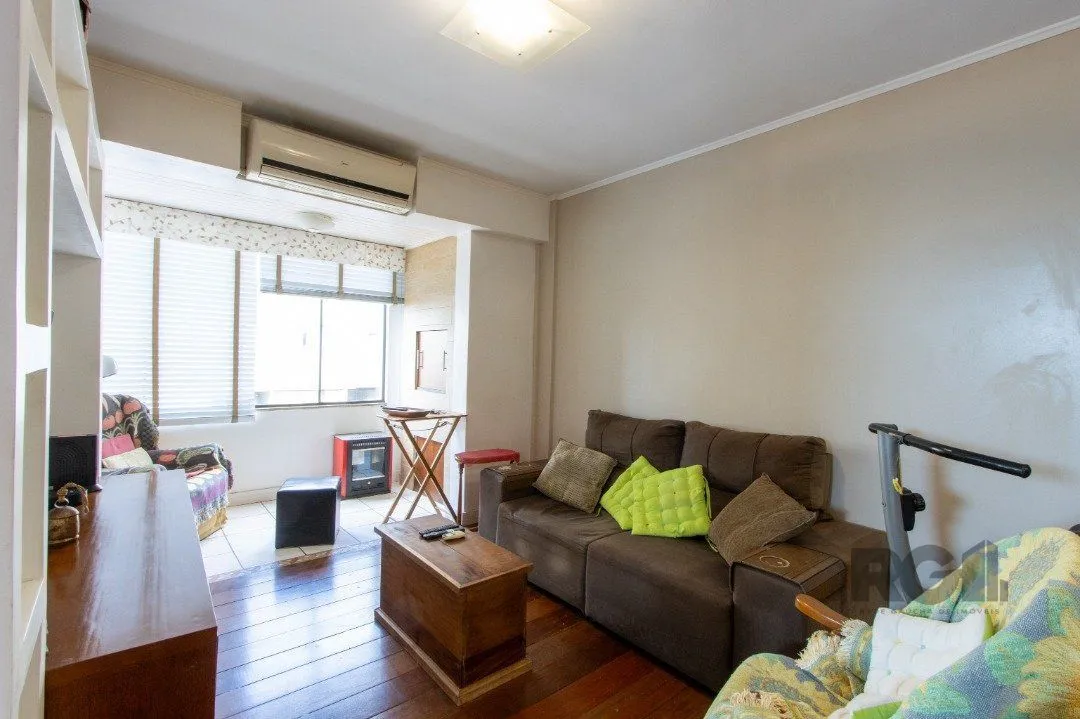 Imagem Apartamento com 73m², 2 dormitórios, área de serviço separada, living 2 ambientes , vaga de garagem escriturada e coberta.