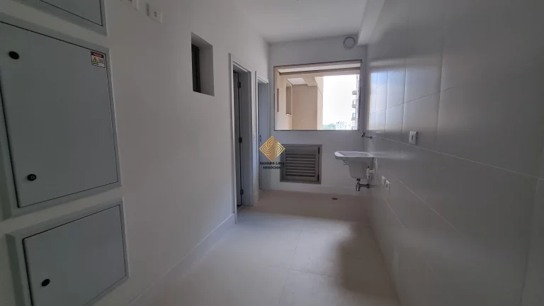 Imagem APARTAMENTO DE 211M², 4 SUÍTES, TERRAÇO GOURMET COM 2 VAGAS + DEPÓSITO - REAL PARQUE - SÃO PAULO / SP