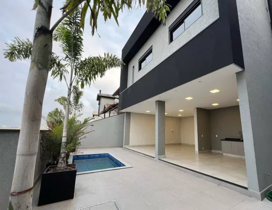 Linda casa nova - Condomínio próximo ao centro