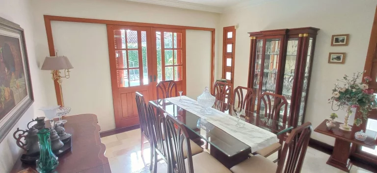 Imagem Casa à Venda com 346 m², 6 Dormitórios, 3 Suítes, Córrego Grande, Florianópolis/SC