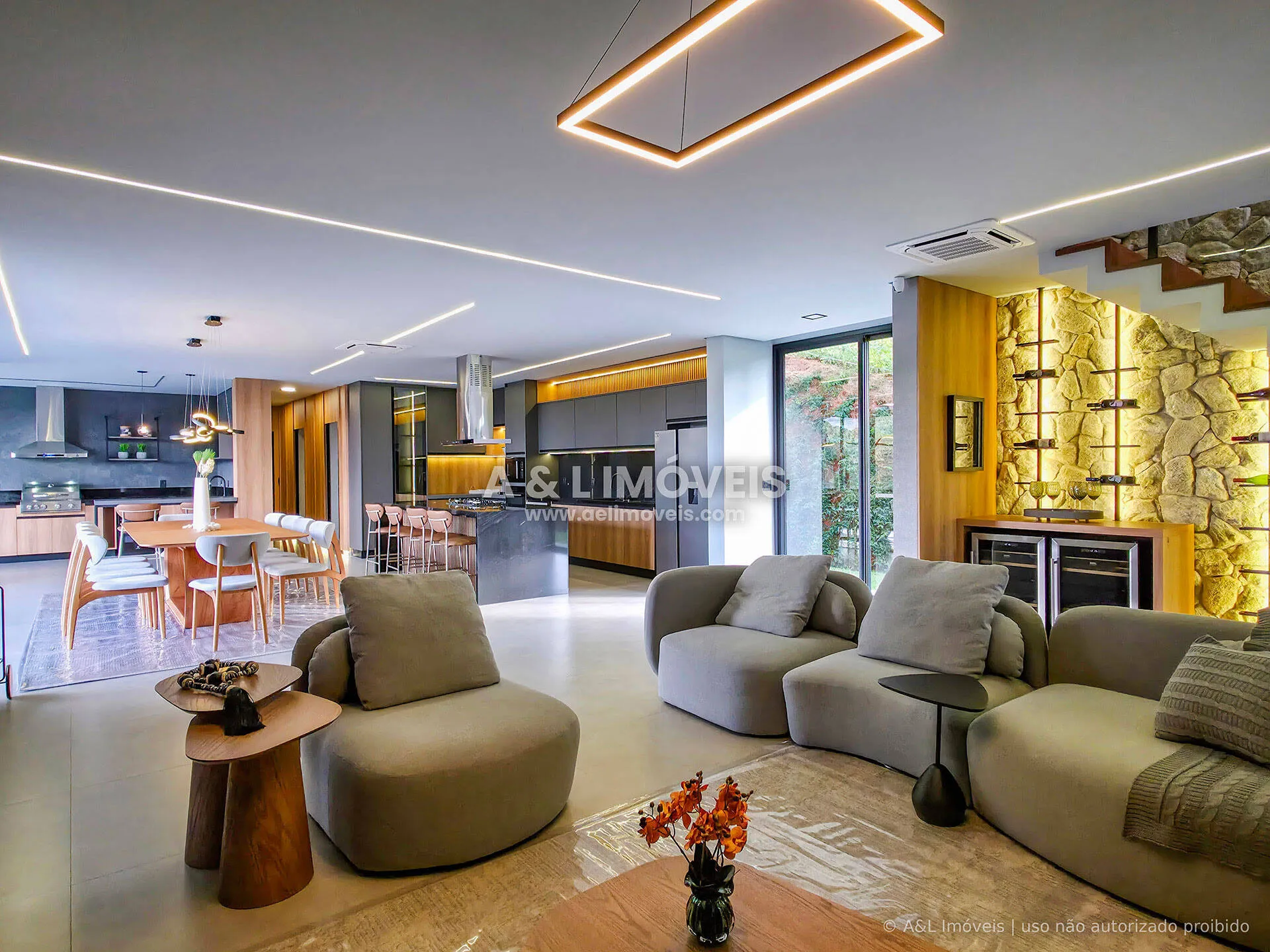 Imagem Casa à venda em Campos do Jordão | Iporanga | 4 suítes | Spa