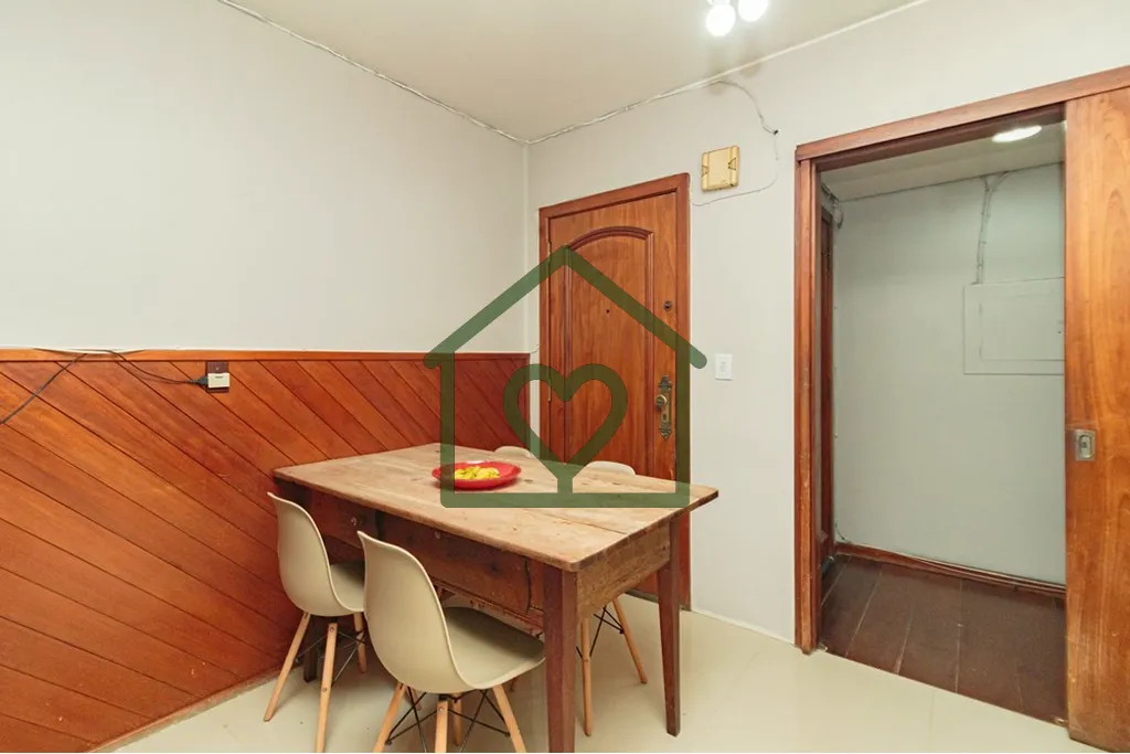 Imagem Apartamento na Rua Miguel Tostes em Porto Alegre localizado no 2º andar com 200m2 totais sendo 138m...