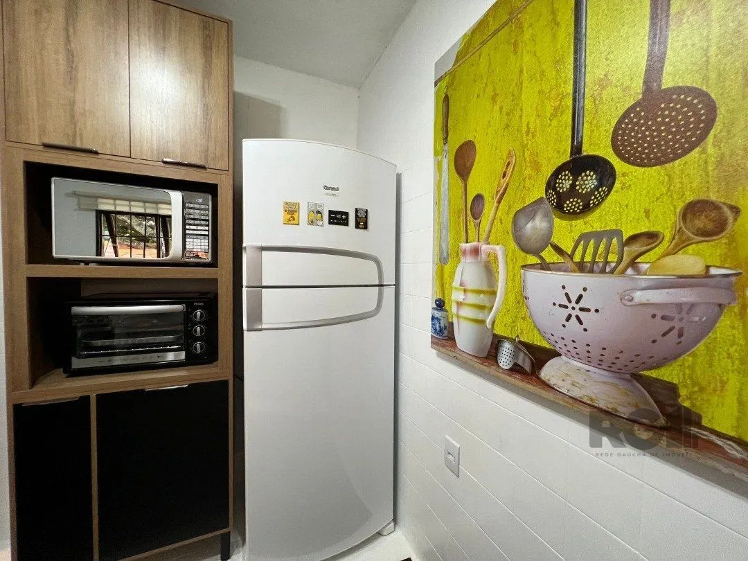 Imagem Casa avulsa em Atlântida, totalmente reformada, com 5 dormitórios , duas suítes, pátio arborizado com piscina e churrasqueira.