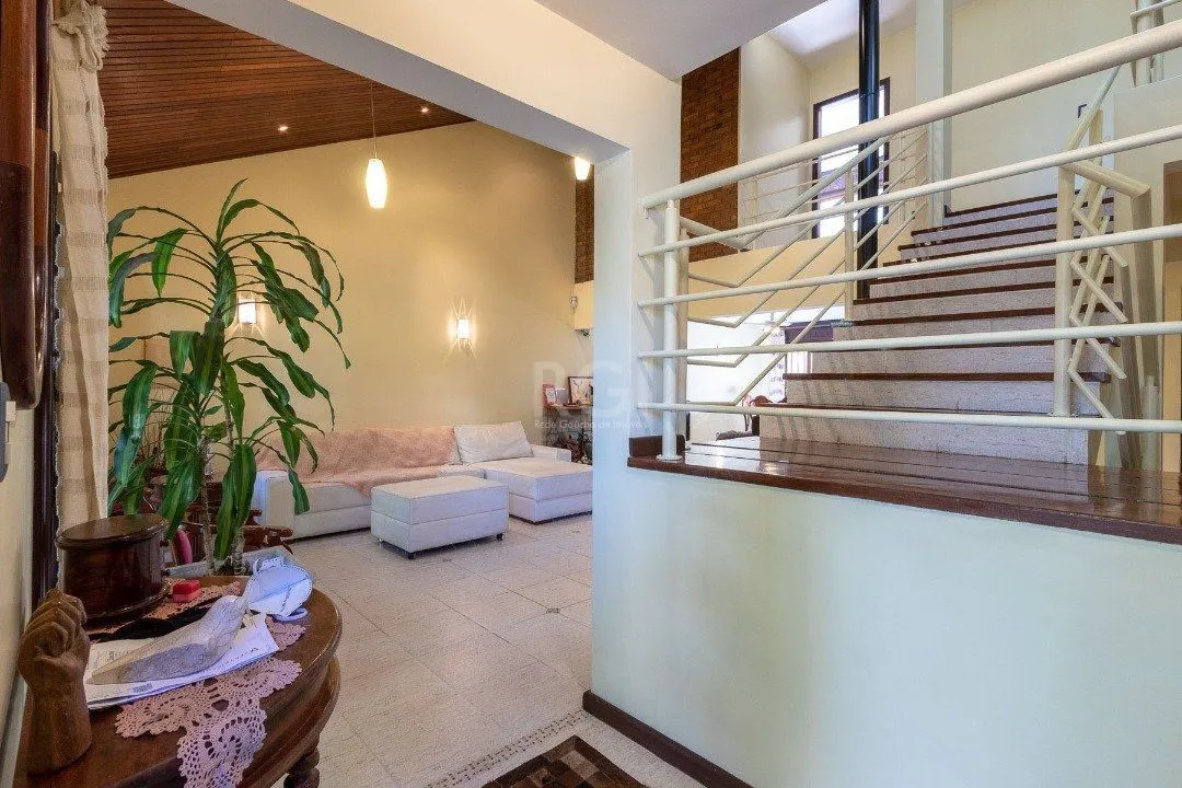 Imagem Casa para Venda - 308.25m², 3 dormitórios, sendo 1 suites, 5 vagas - Cristal
