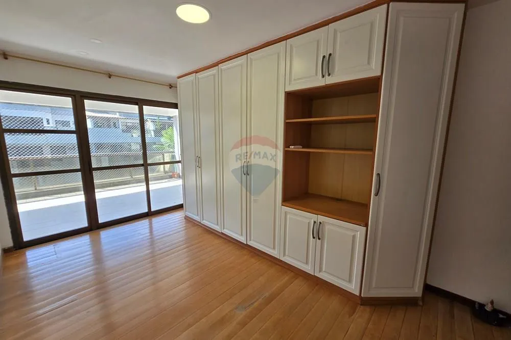 Imagem Frontal mar, lâmina, 3 quartos.