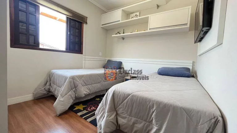 Imagem Sobrado com 3 dormitórios à venda, 180 m² por R$ 1.030.000 - Jardim Hípica Pinheiro - Taubaté/SP