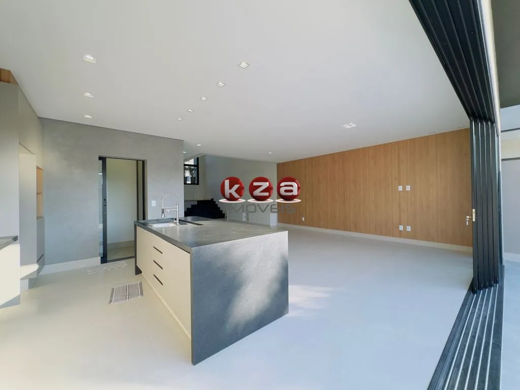 Imagem Imóvel de alto padrão em condomínio fechado: casa com 3 suítes e 2 vagas na melhor localização de Valinhos-SP, Condomínio Villa do Sol.