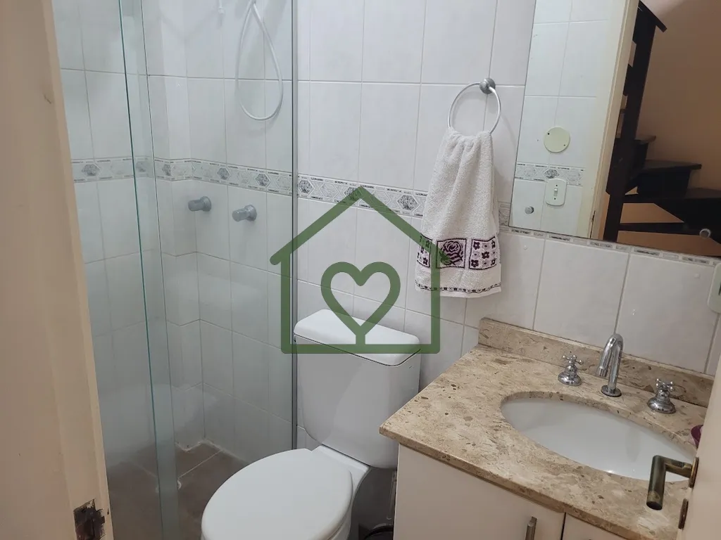 Imagem Casa Aconchegante em Condomínio Fechado 133m² 2 Dormitórios + Sótão Se você procura segurança...