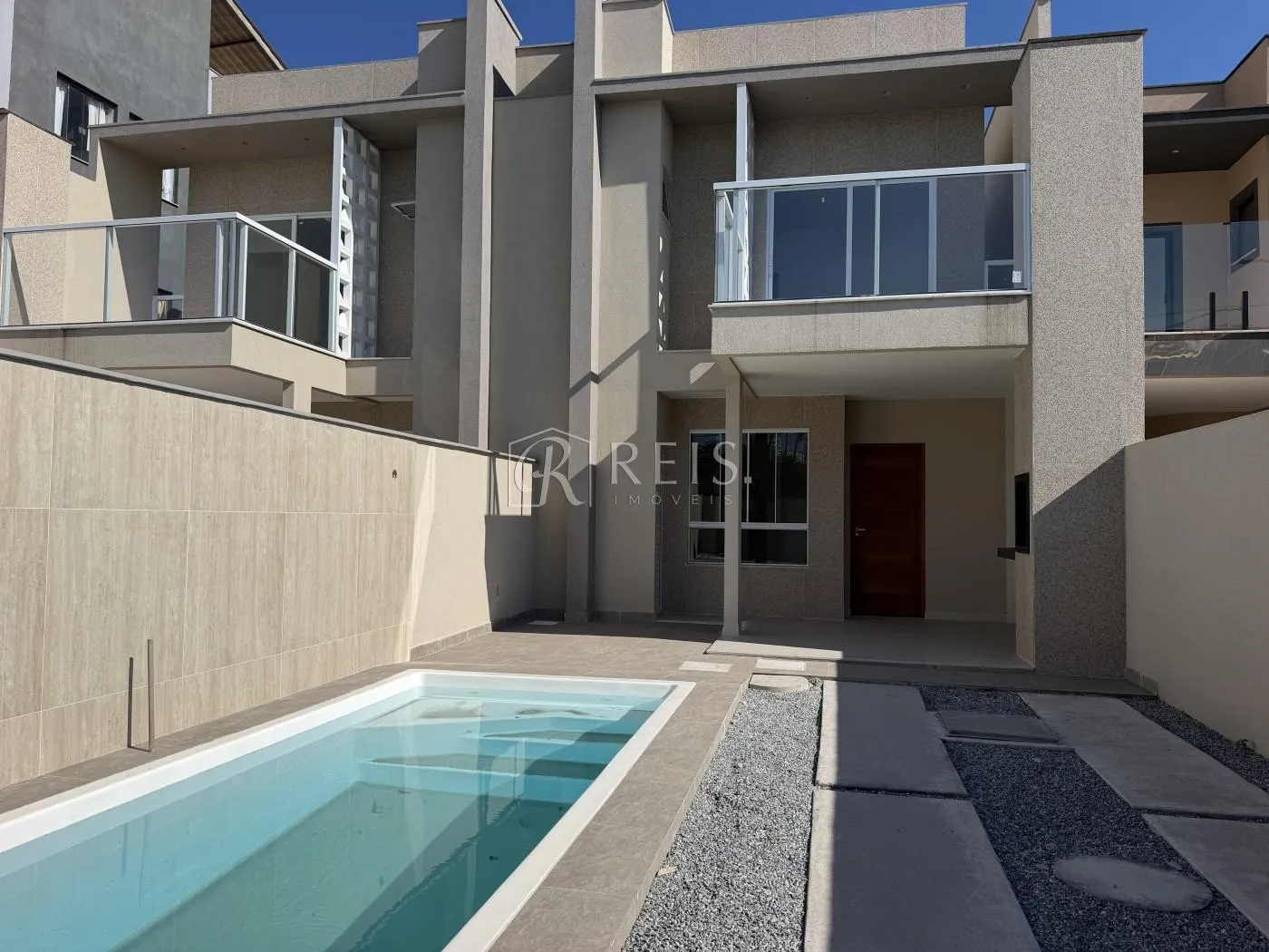 Imagem Casa para Venda em Rio das Ostras, Recreio, 4 dormitórios, 4 suítes, 6 banheiros, 2 vagas