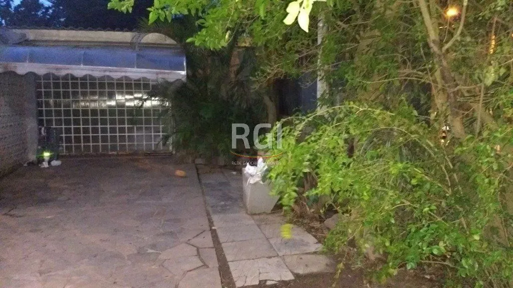 Imagem Casa para Venda - 300m², 2 dormitórios, sendo 1 suites, 3 vagas - Belém Novo