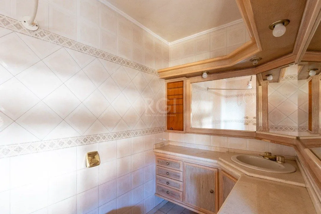 Imagem Casa para Venda - 280m², 3 dormitórios, sendo 1 suites, 2 vagas - Espirito Santo