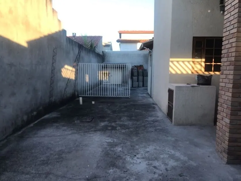 Imagem Casa à venda 2 Quartos, 1 Suite, 5 Vagas, 200M², Loteamento Residencial e Comercial Araguaia, Pindamonhangaba - SP