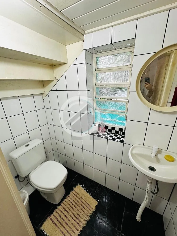 Imagem Casa, 2 pisos, no bairro Floresta, com 4 dormitórios, sala ampla, cozinha, 3 banheiros, lavabo. Vag...